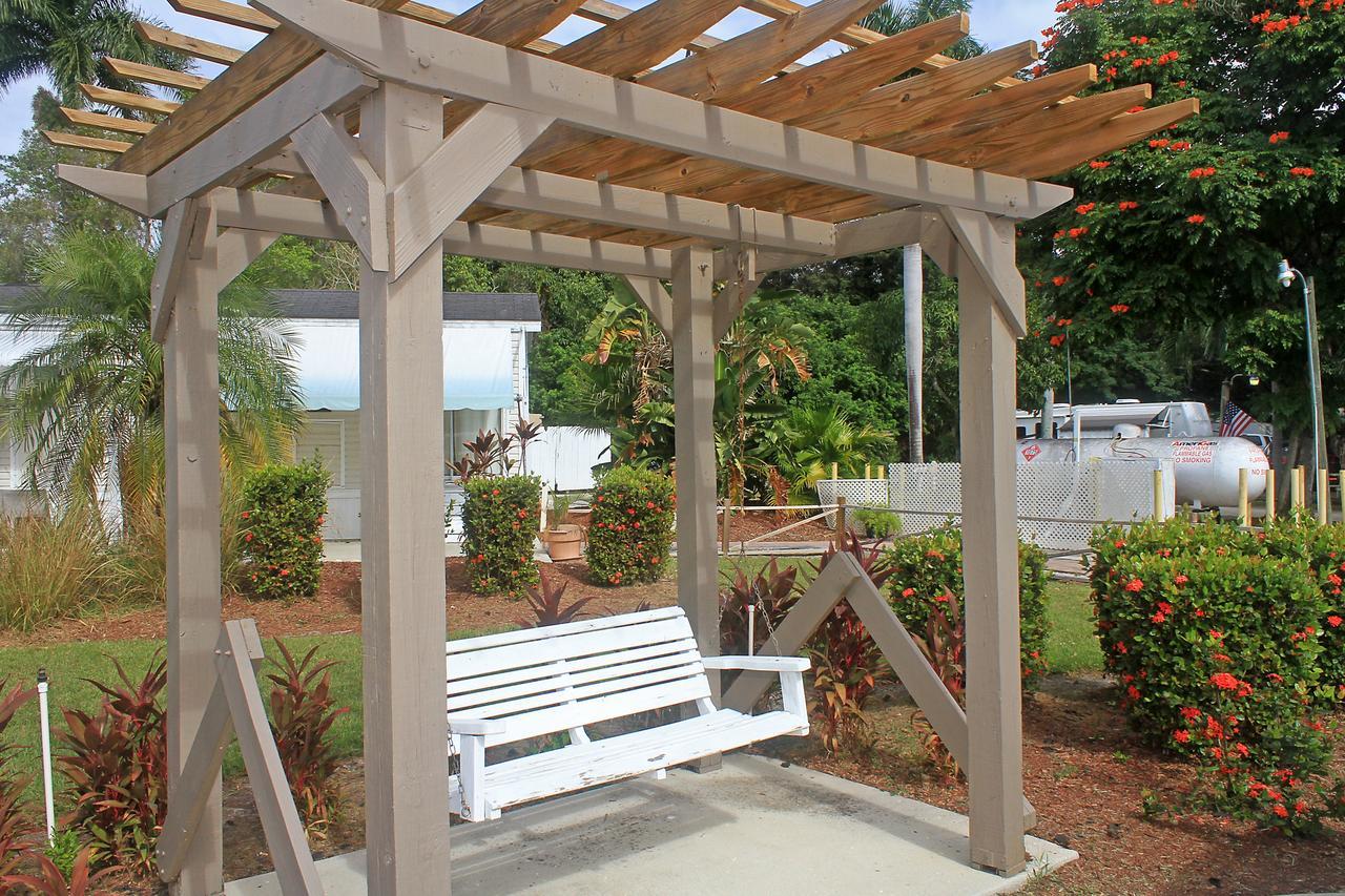 Fort Myers Beach Two-bedroom Park Model 4 Holiday park Harlem Heights