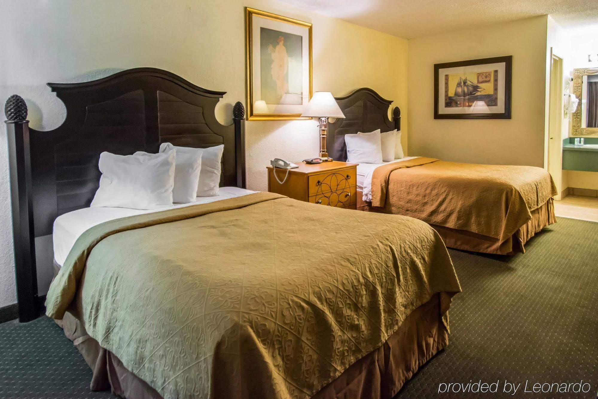 Quality & Eastgate Hotel 2*