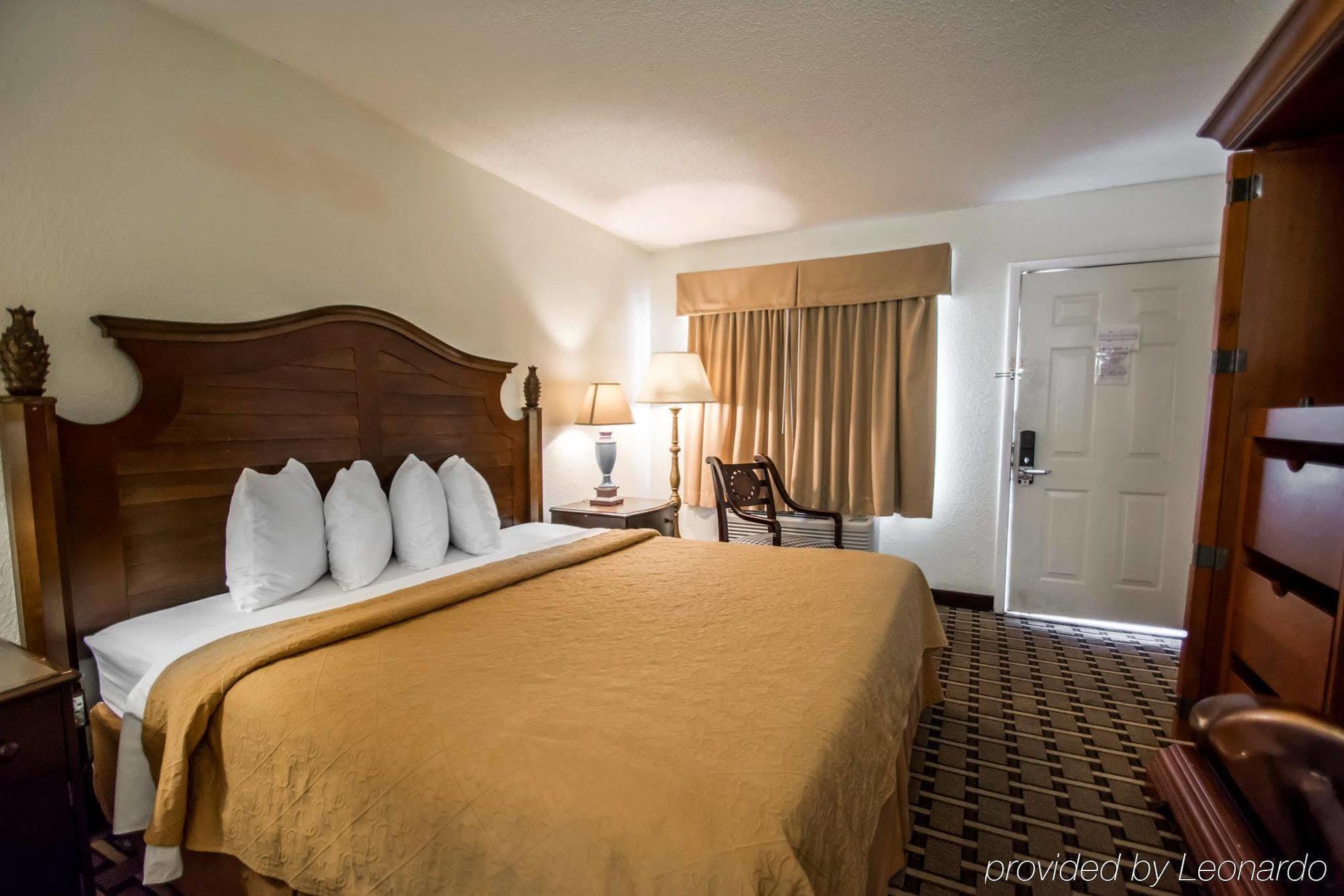 Quality & Eastgate Hotel 2*