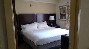Express & Perry, An Ihg Hotel