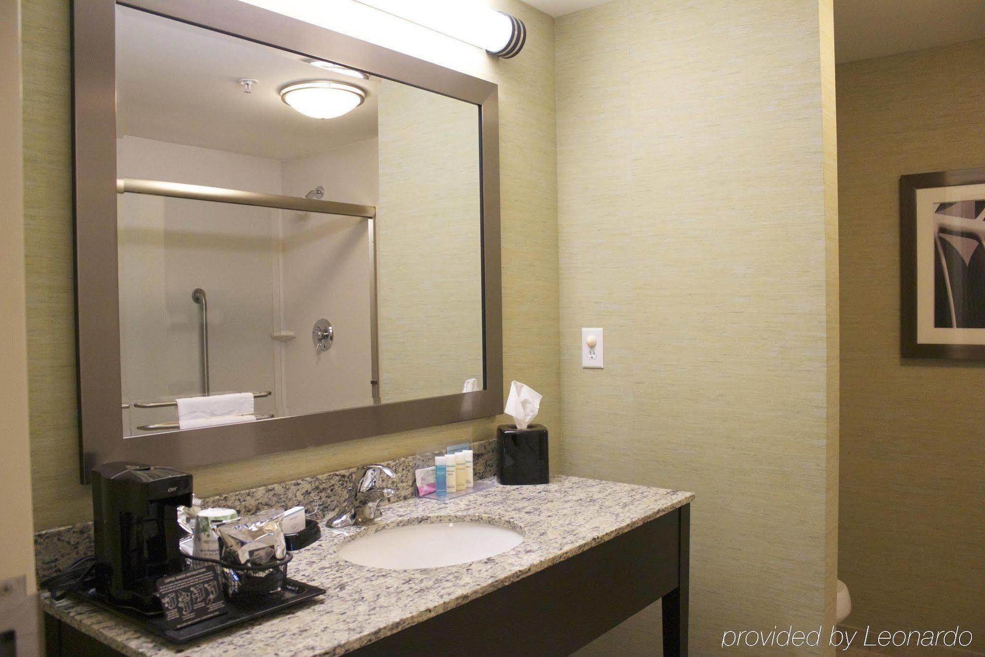Hampton & Pensacola/gulf Breeze Hotel