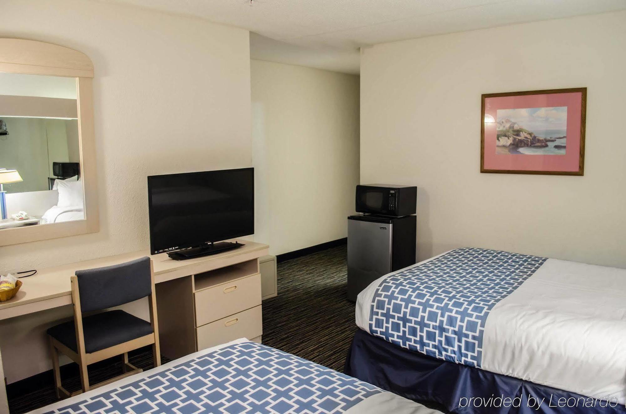 Hotel Super 8 By Wyndham 2*