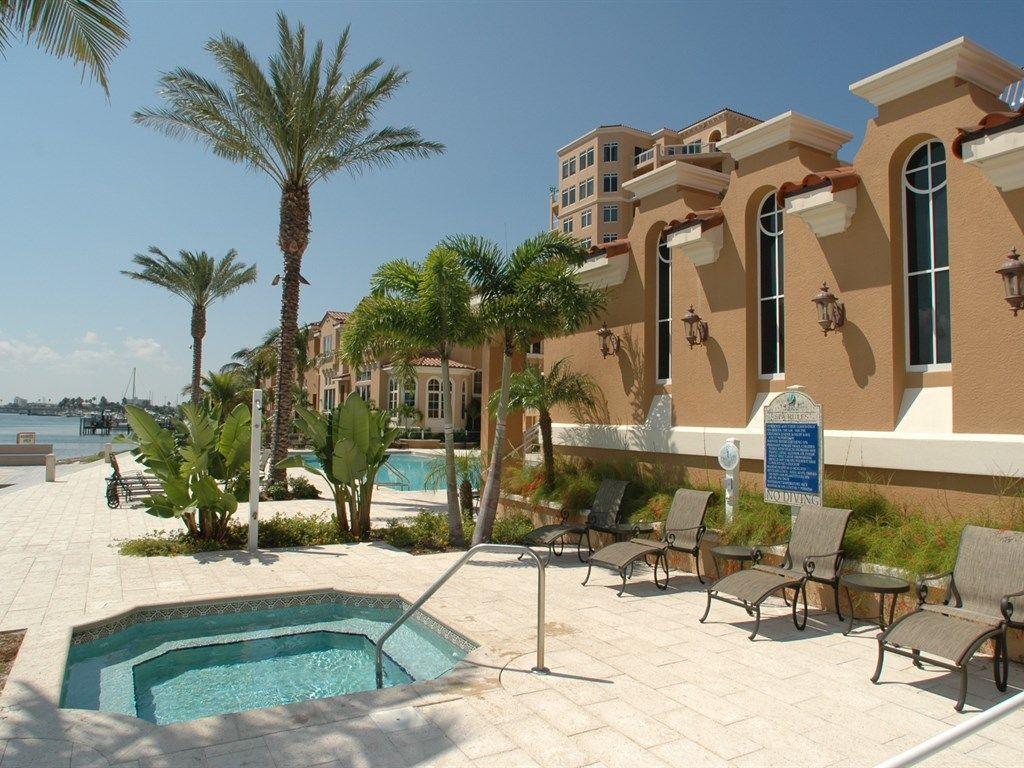 Belle Harbor 509m Stunning Luxury With Panoramic Water View. 23072