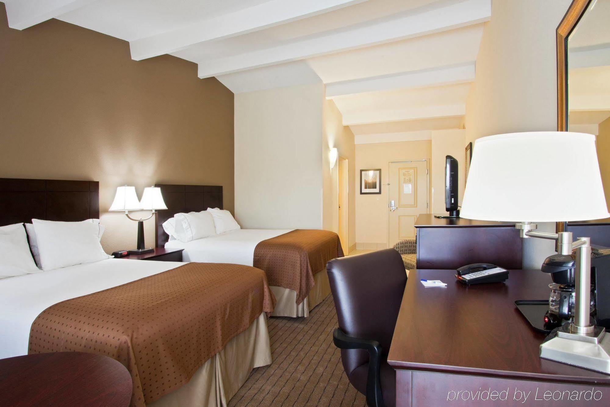 Express- North Palm And Ihg Hotel 3*