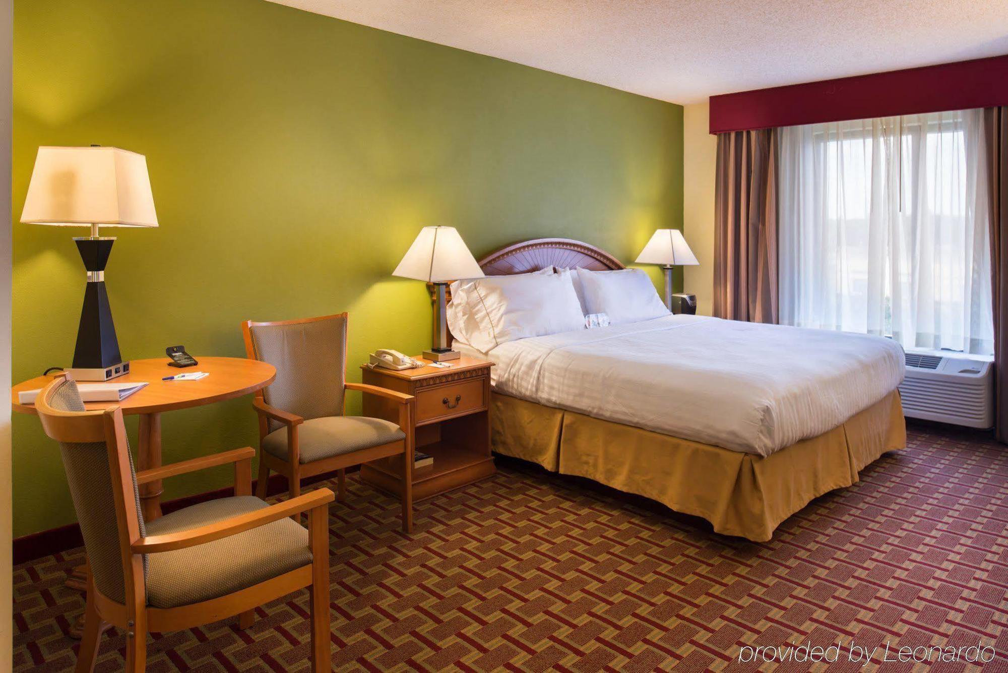 Hotel Express & Tampa-anderson Road-veterans Exp By Ihg 2*