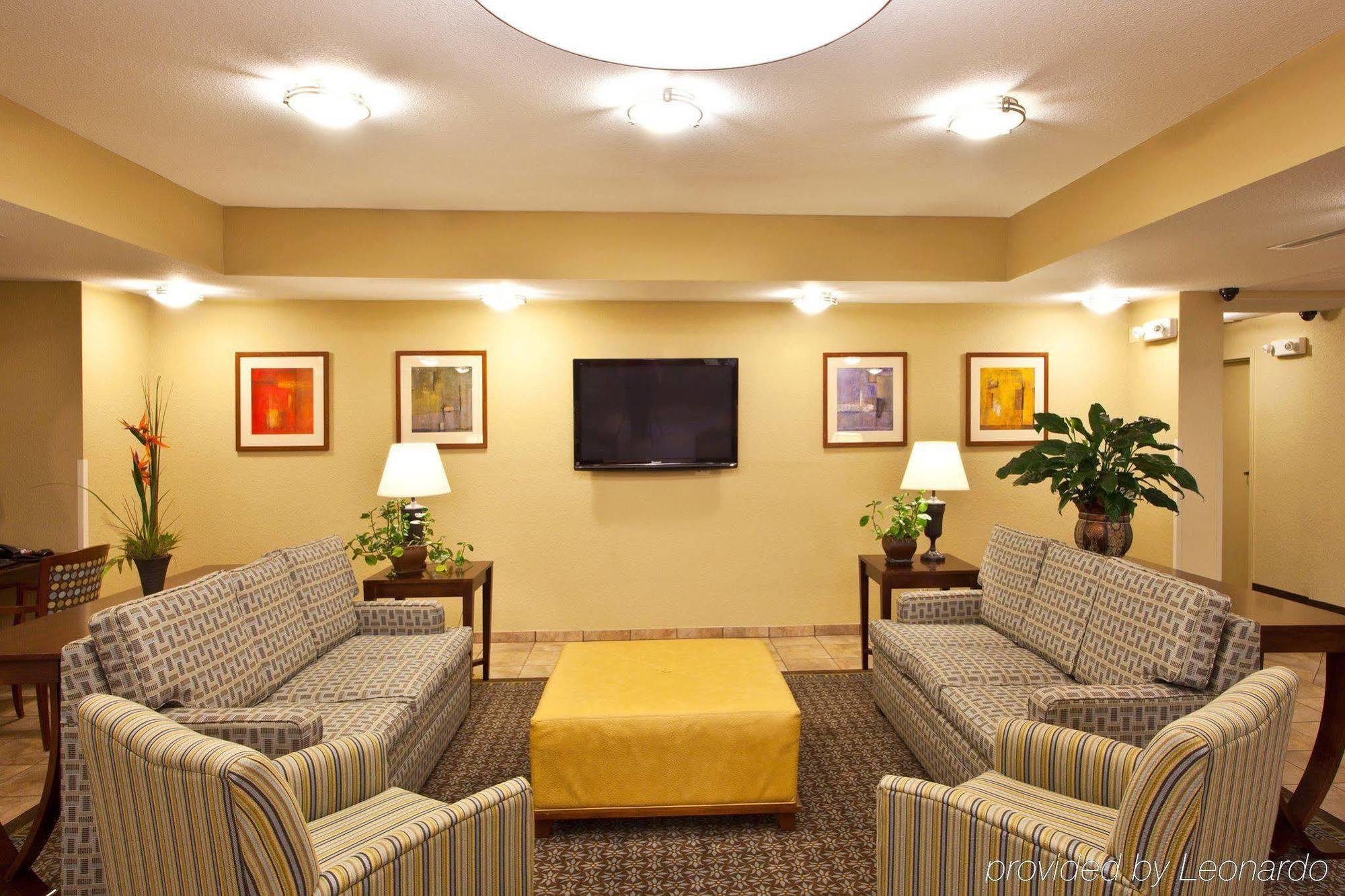 Candlewood East Merril Road By Ihg Hotel 2*