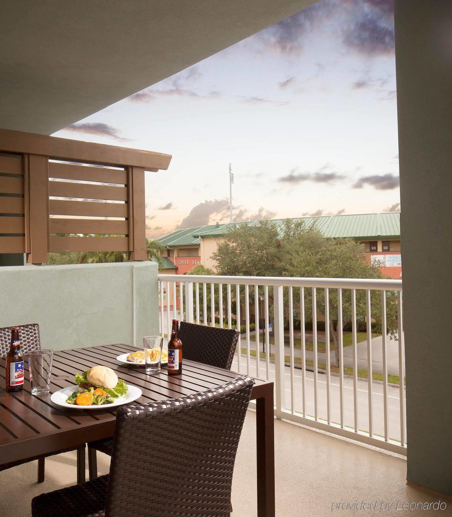 Courtyard By Marriott Palm