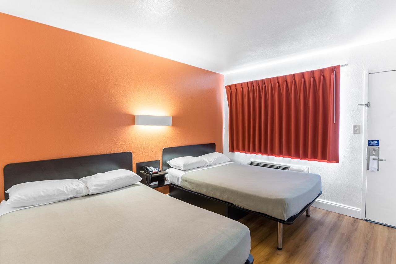 Motel 6 - West 2*