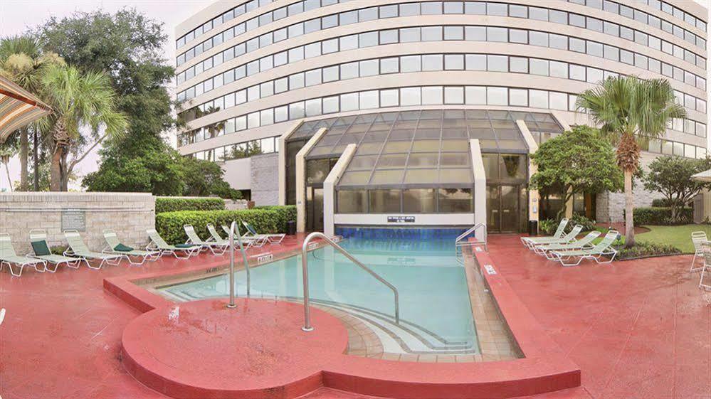 Hotel Embassy By Hilton Orlando International Drive Icon Park