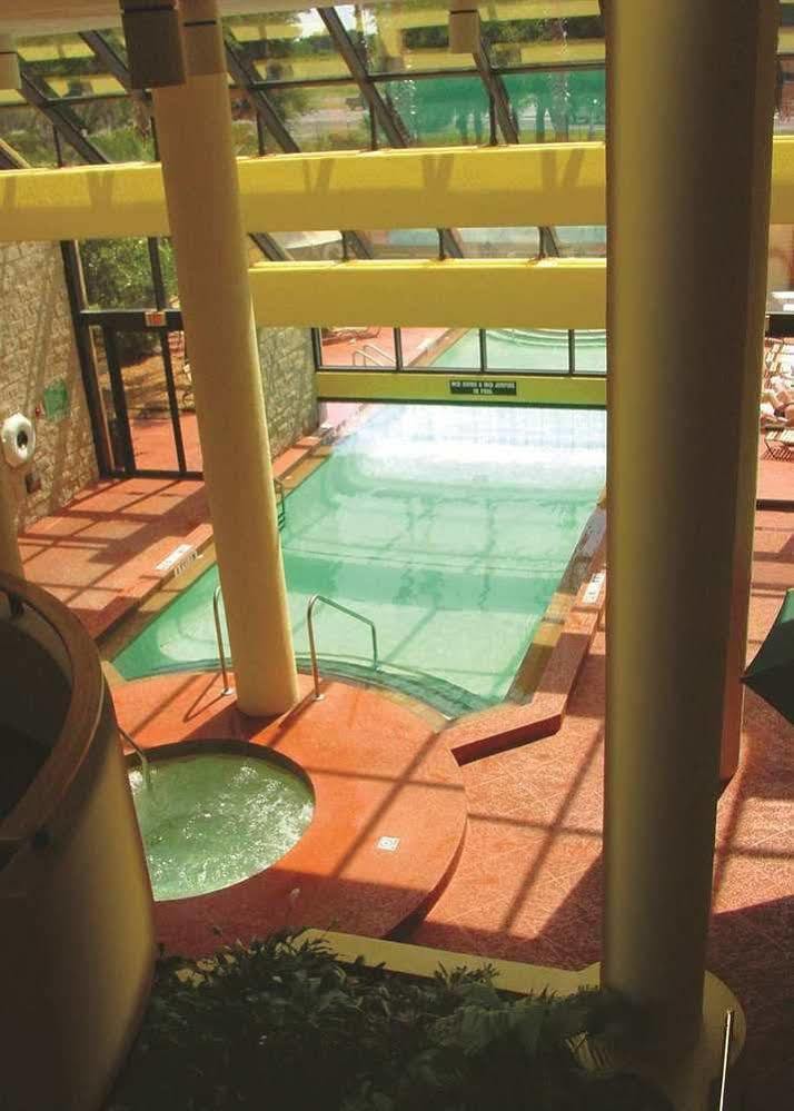 Hotel Embassy By Hilton Orlando International Drive Icon Park 3*