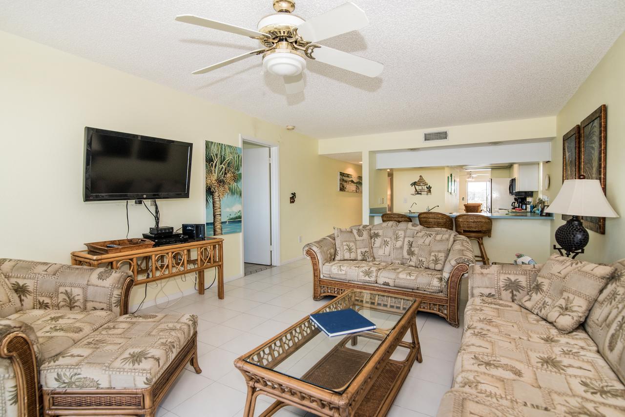 Joyce's Beachfront 2 Apartment