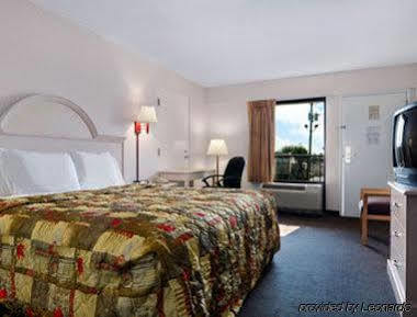 Days & By Wyndham - Near Beaches Hurlburt Motel 3*