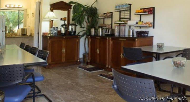 Hotel At - Pierce 3*