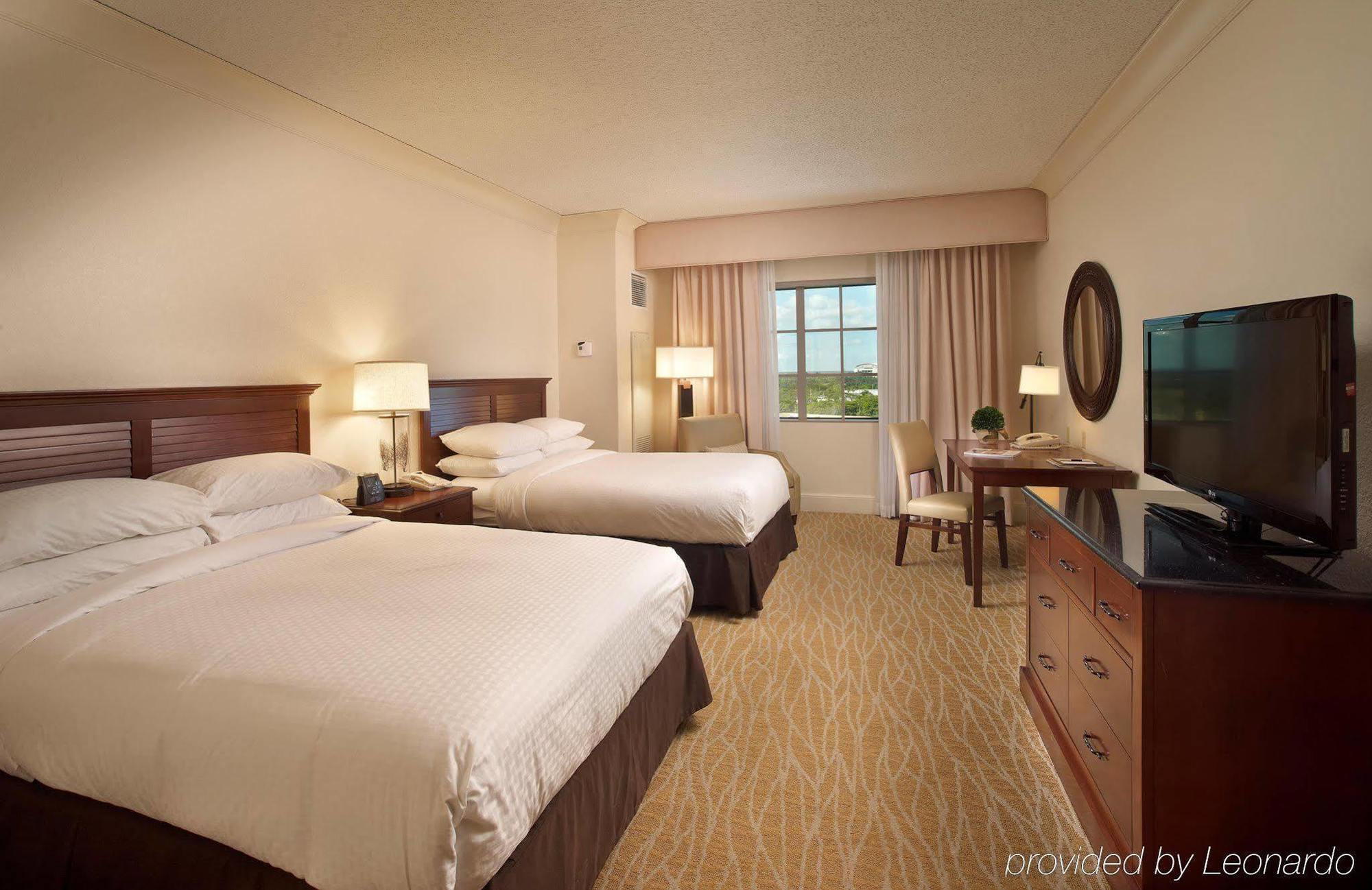 Hotel Doubletree By Hilton - Sawgrass Mills 4*