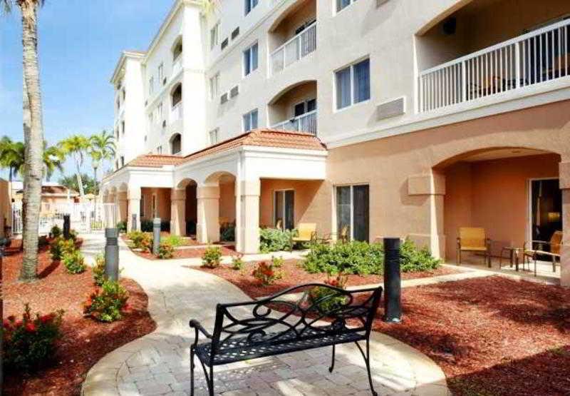 Courtyard By Marriott West Palm Airport 3*