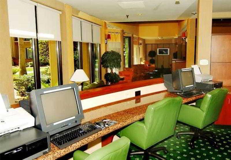 Hotel Courtyard West 3*