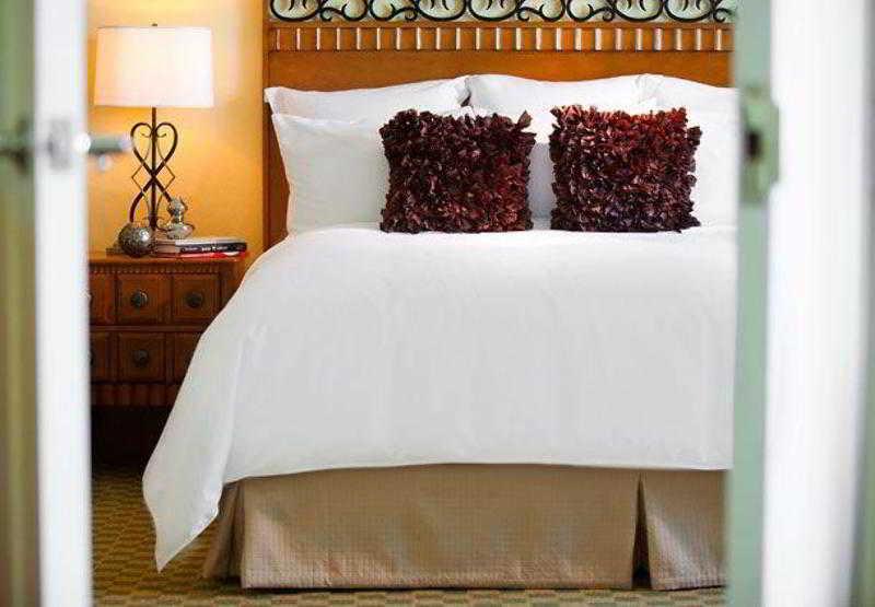 Renaissance International Plaza 4*