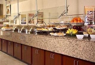 Courtyard Westshore/airport 3*