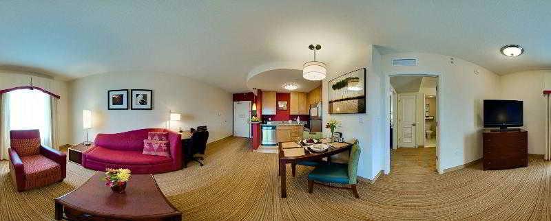 By Marriot Downtown 3*