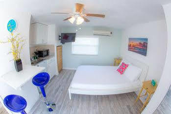 Florida Dolphin Hotel 2*