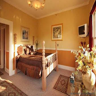The Birchwood Hotel