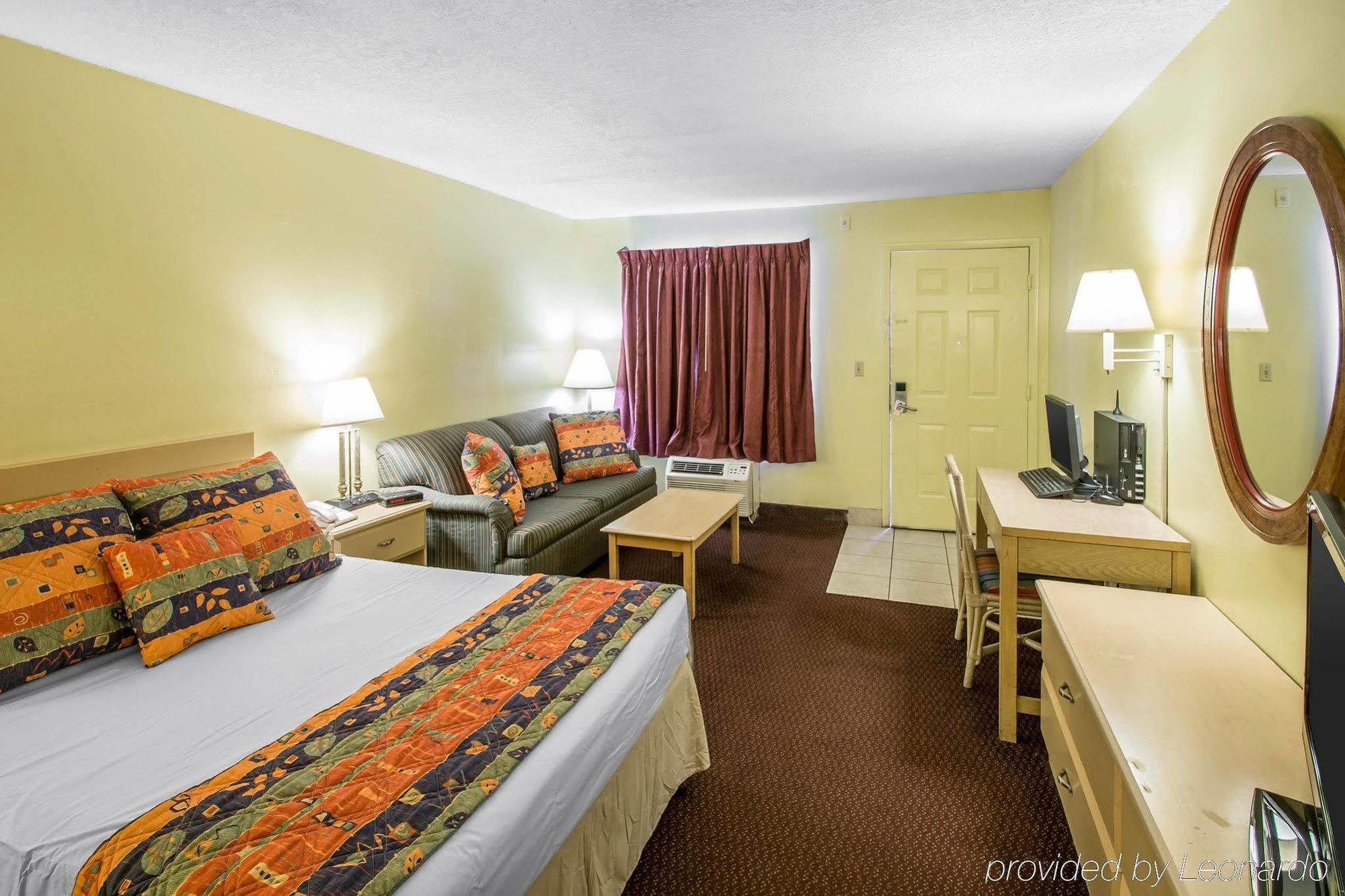 Hotel Econo & Maingate 2*
