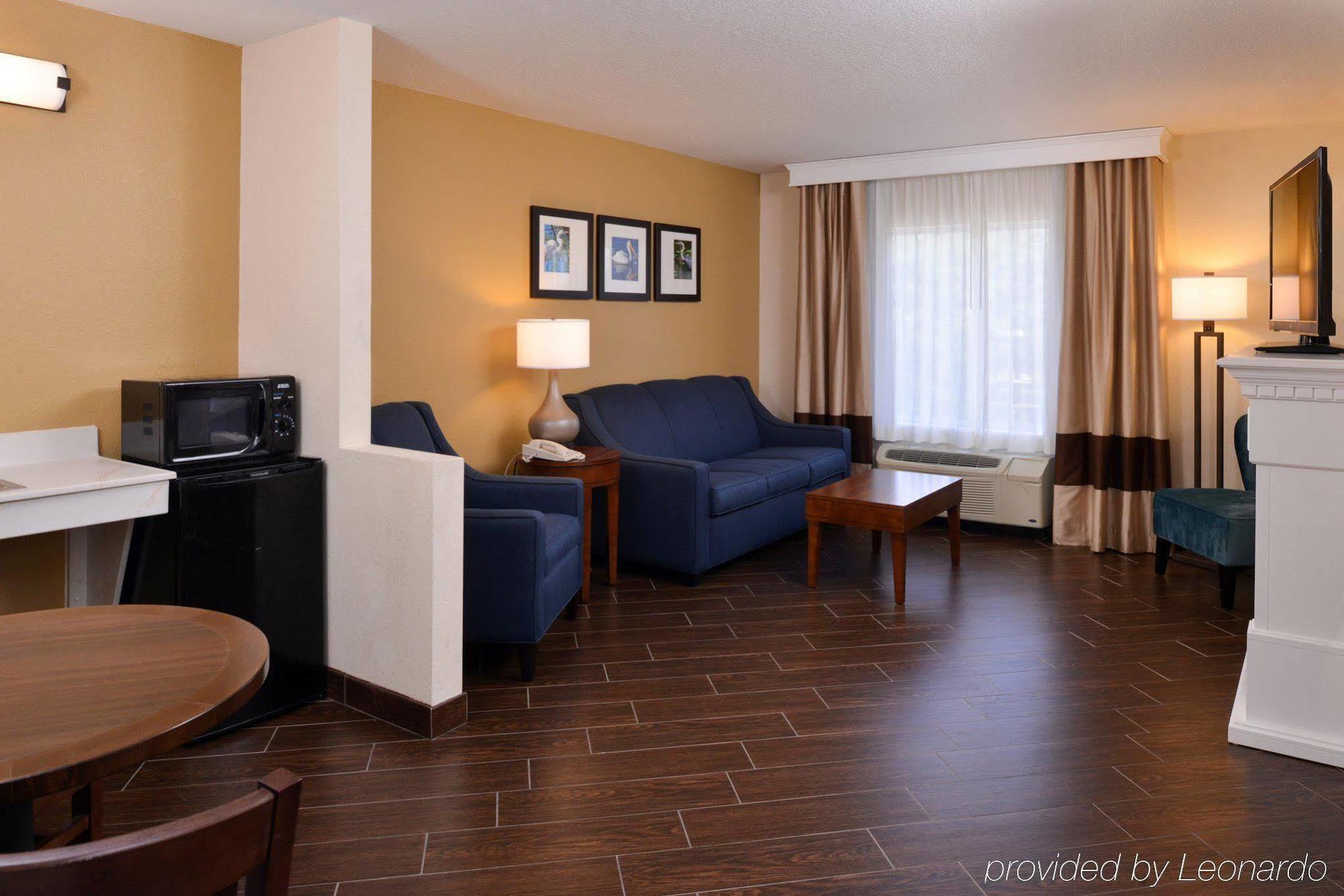 Comfort The Villages Hotel