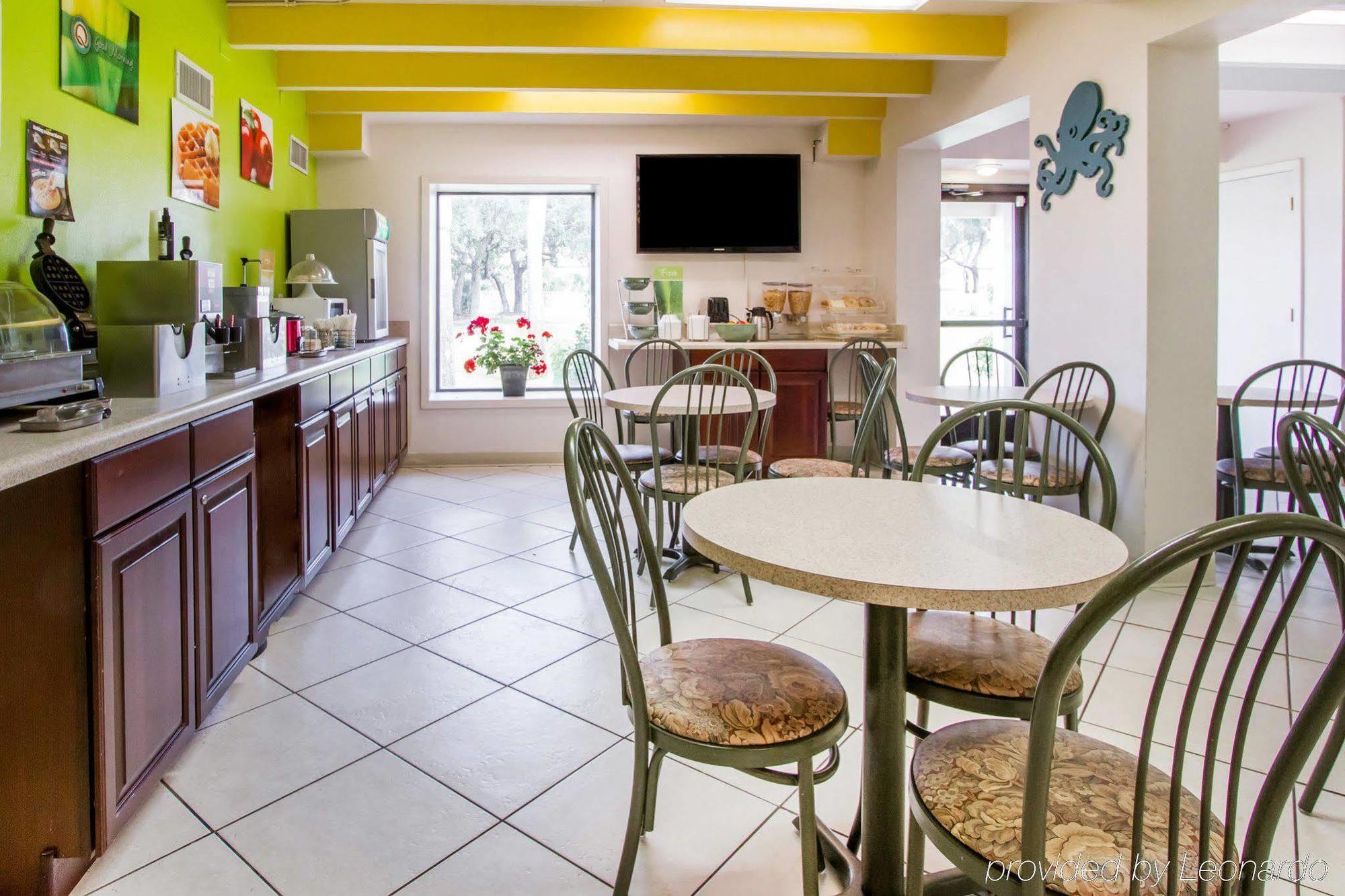 Inn Quality Walton - Destin West 2*