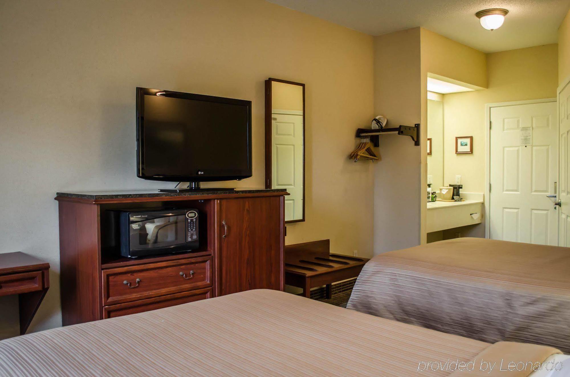 Inn The White House Crestview