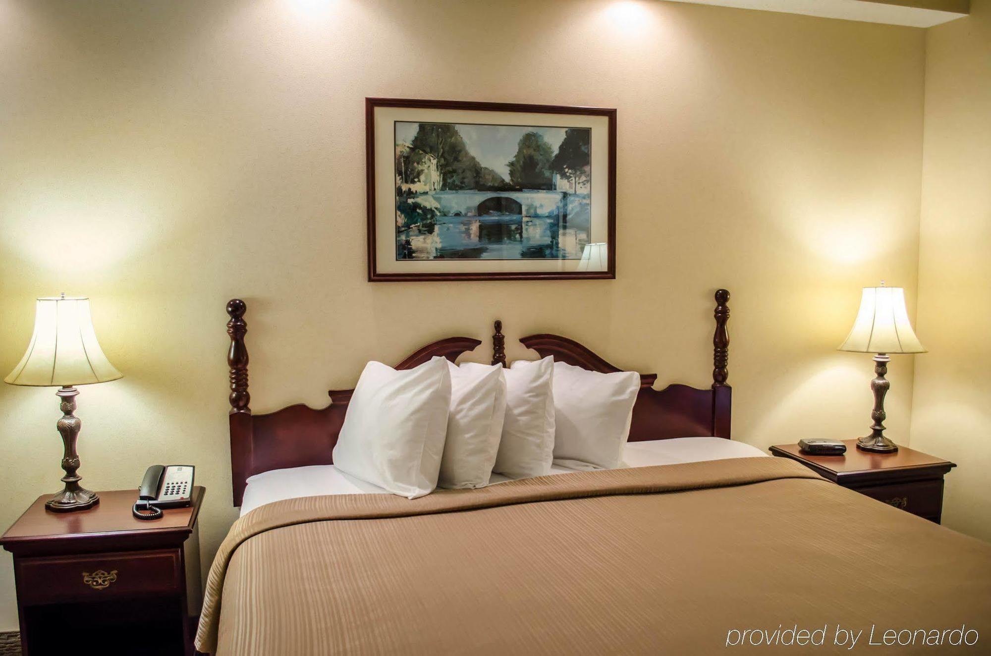 Inn The White House 2*