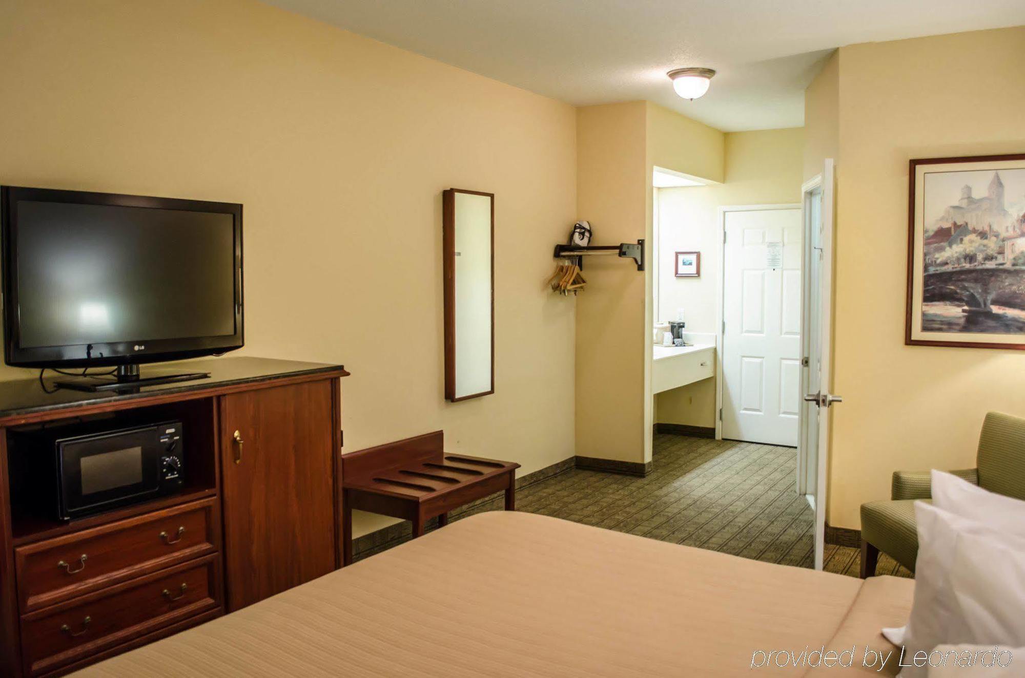 The White House Inn 2*