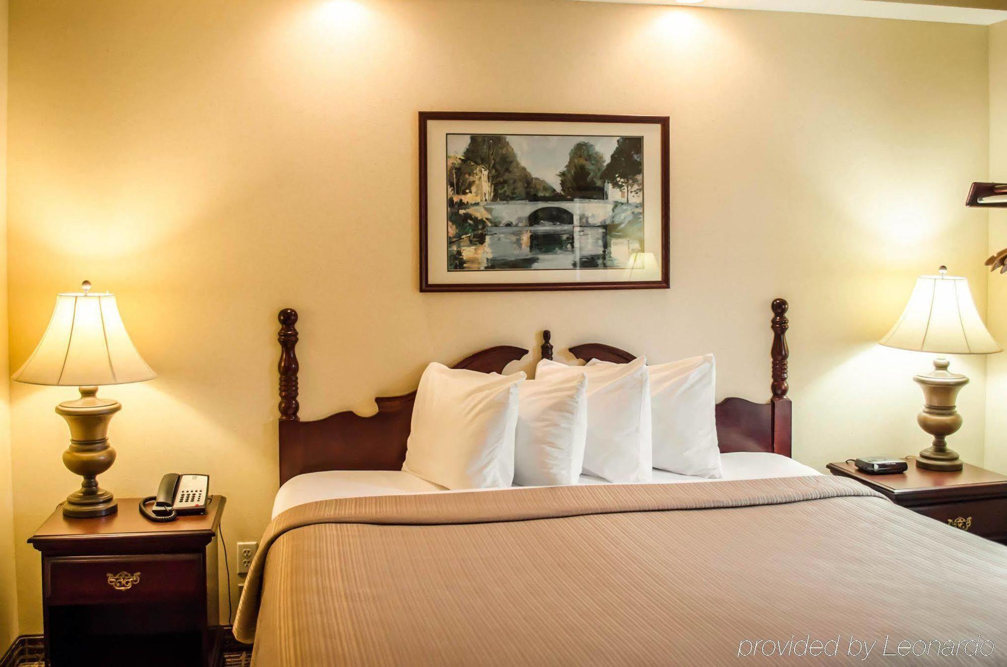The White House 2* Crestview