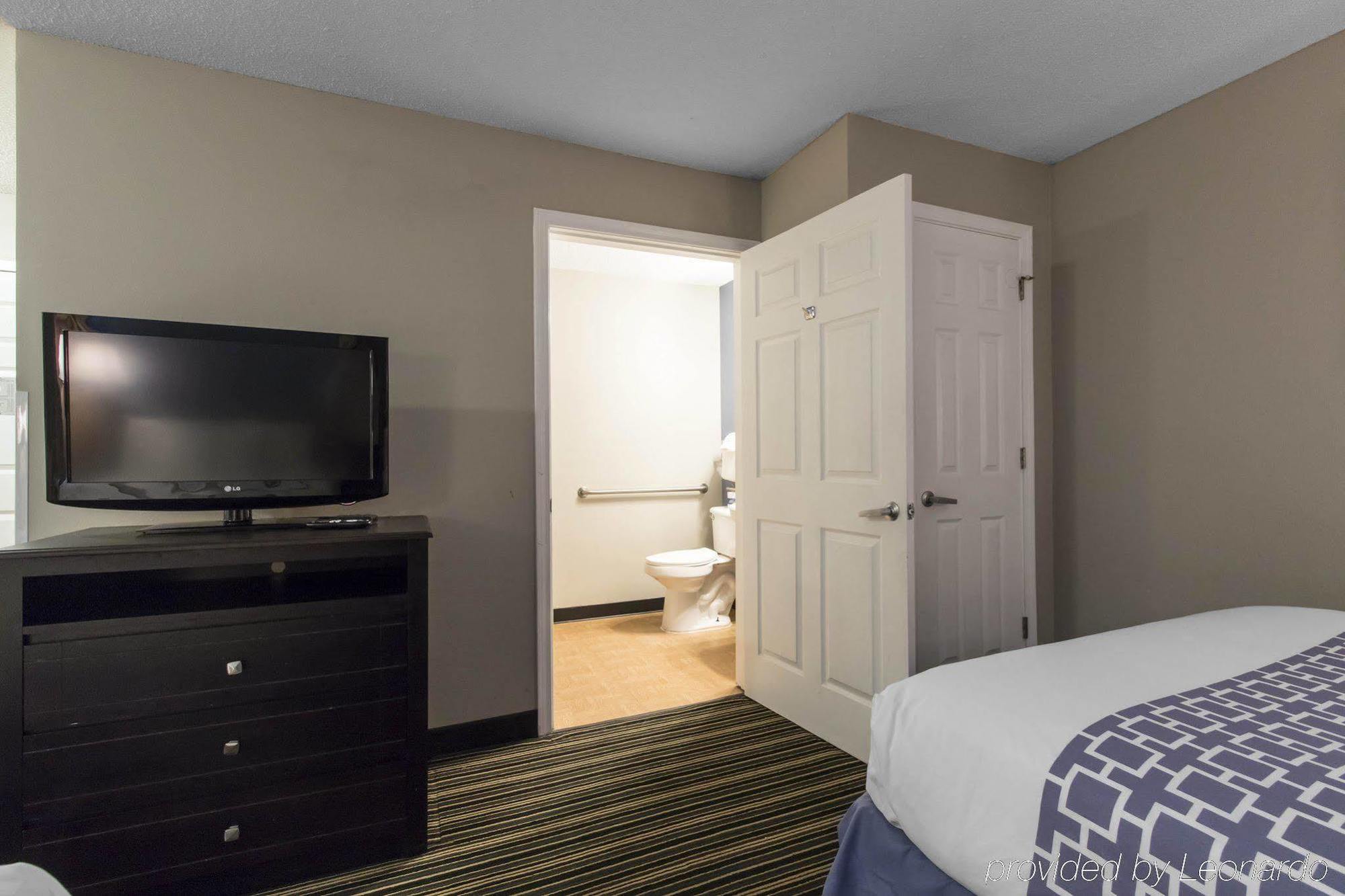 Hotel Suburban Extended Naval Base Area 2*