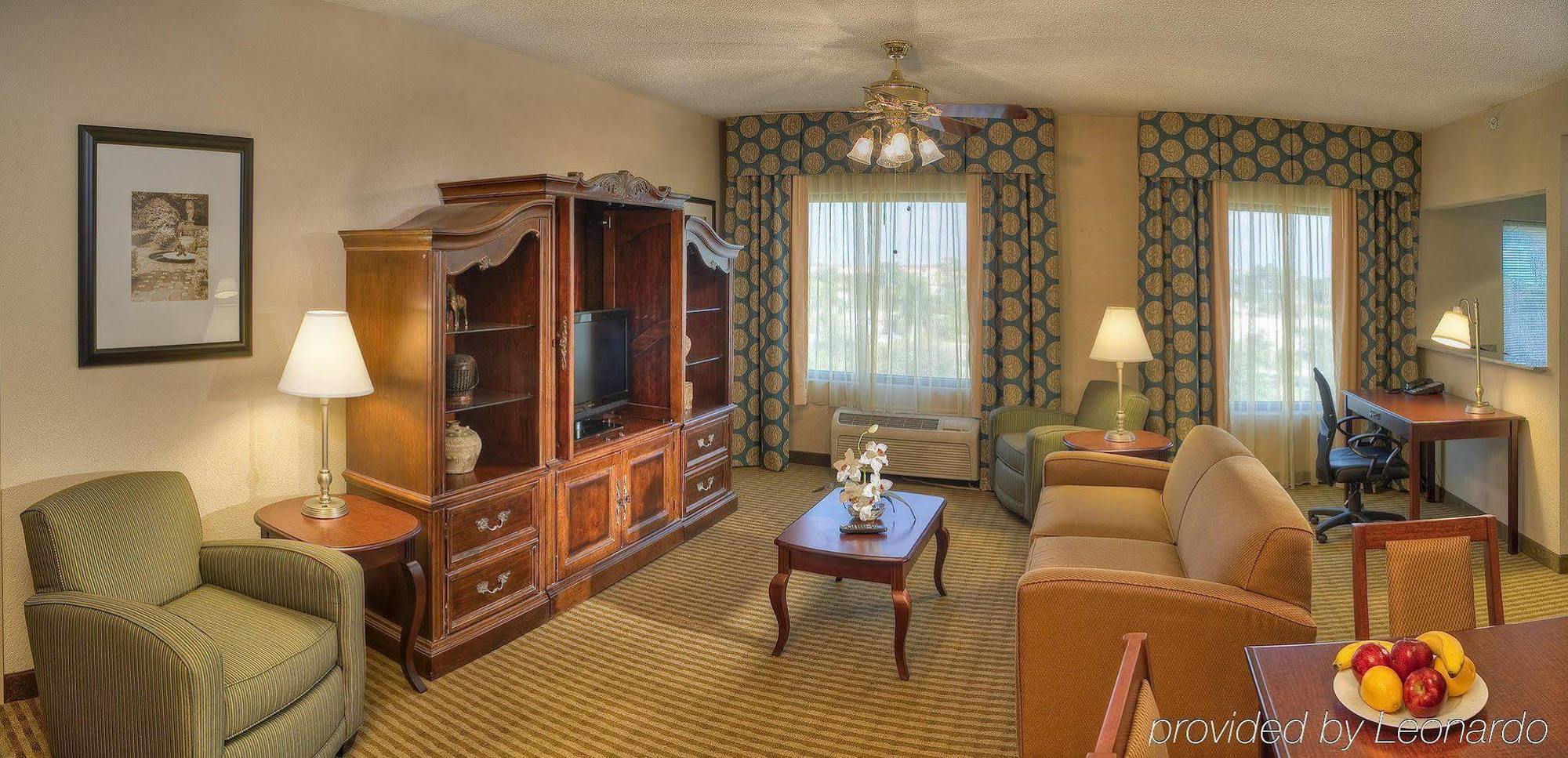 Hampton Palm Gardens Hotel