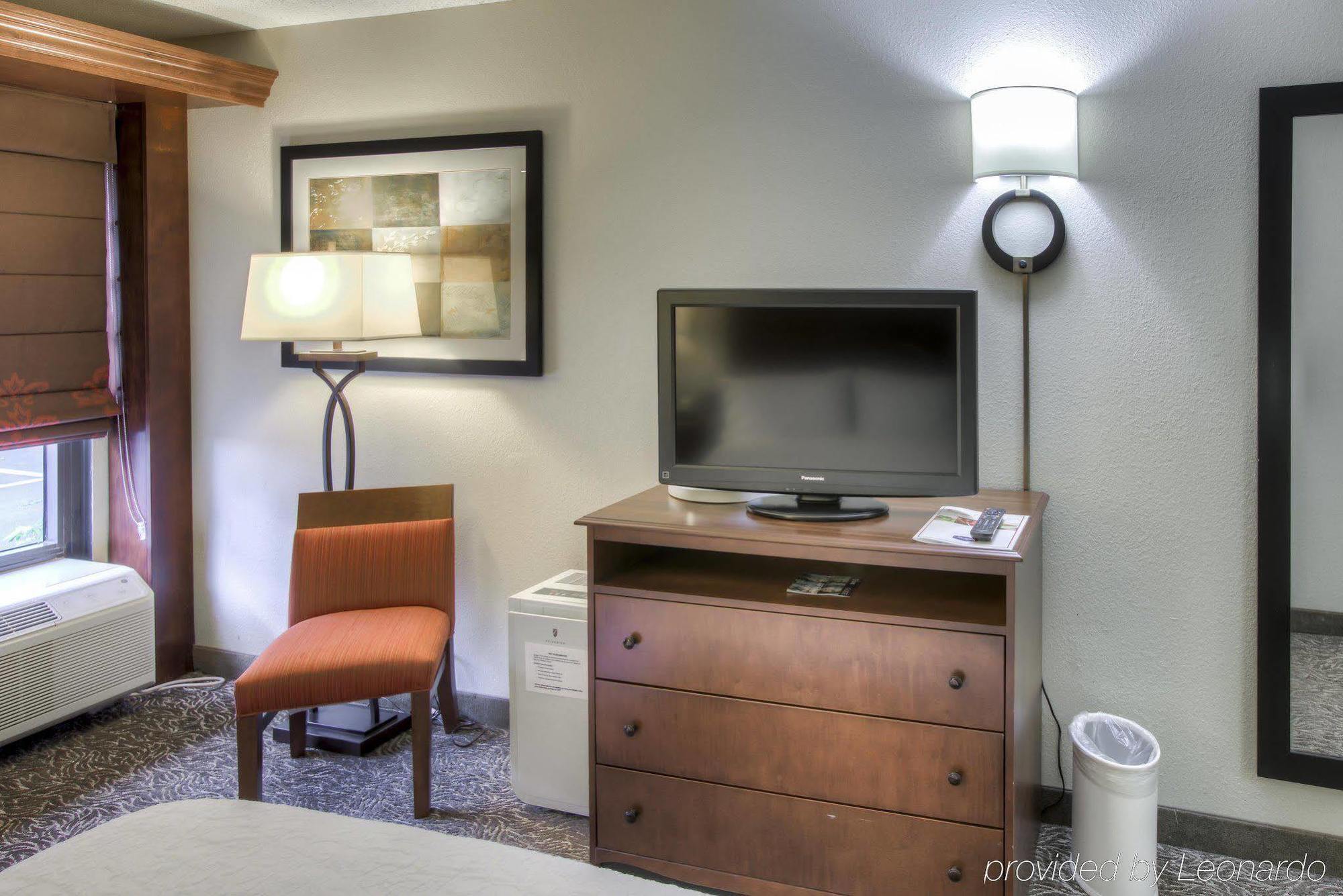 Hampton International Airport/westshore 3*