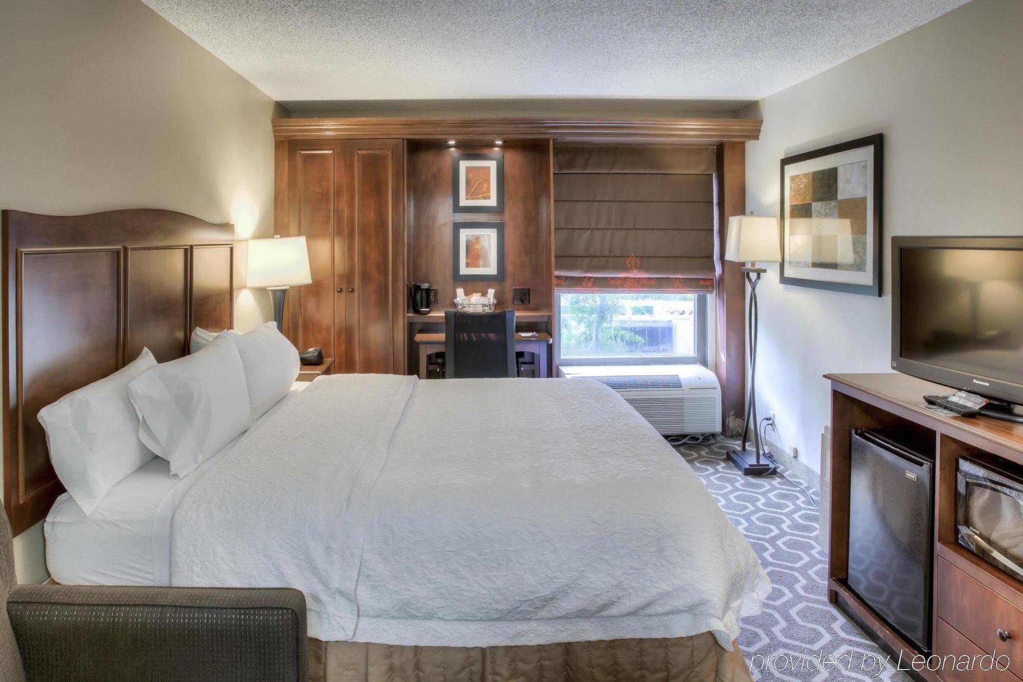 Hampton International Airport/westshore Hotel
