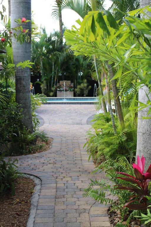 The Cabanas Guesthouse & Spa - Gay Resort Catering To Gay Men Resort 4*