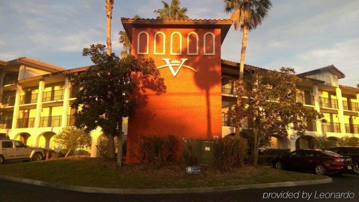 Vista Tarpon Hotel