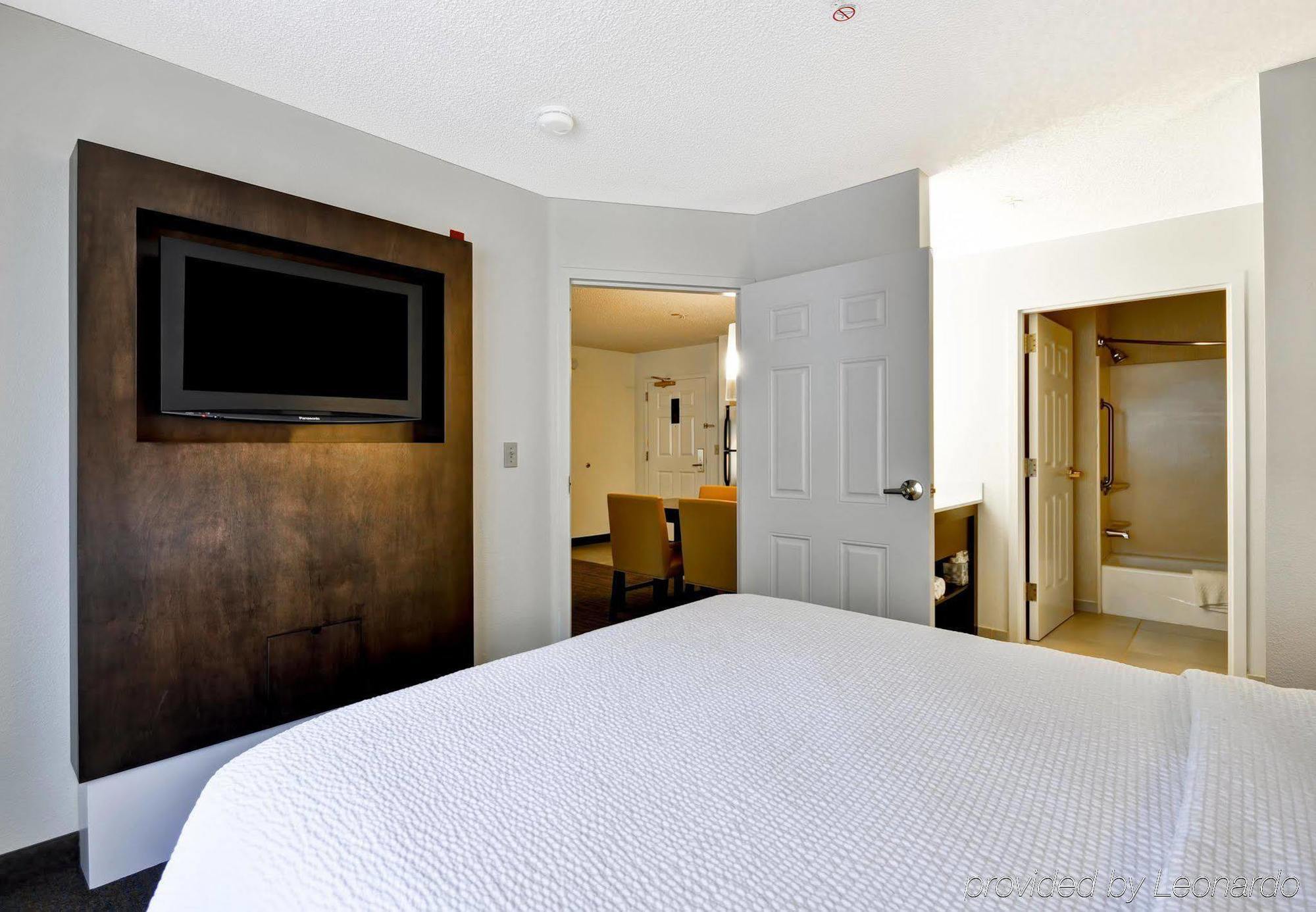 By Marriott Airport 3*
