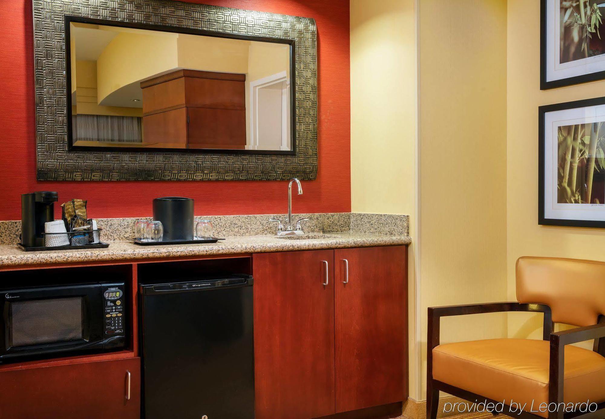 Courtyard By Marriott I-295/east Beltway Hotel