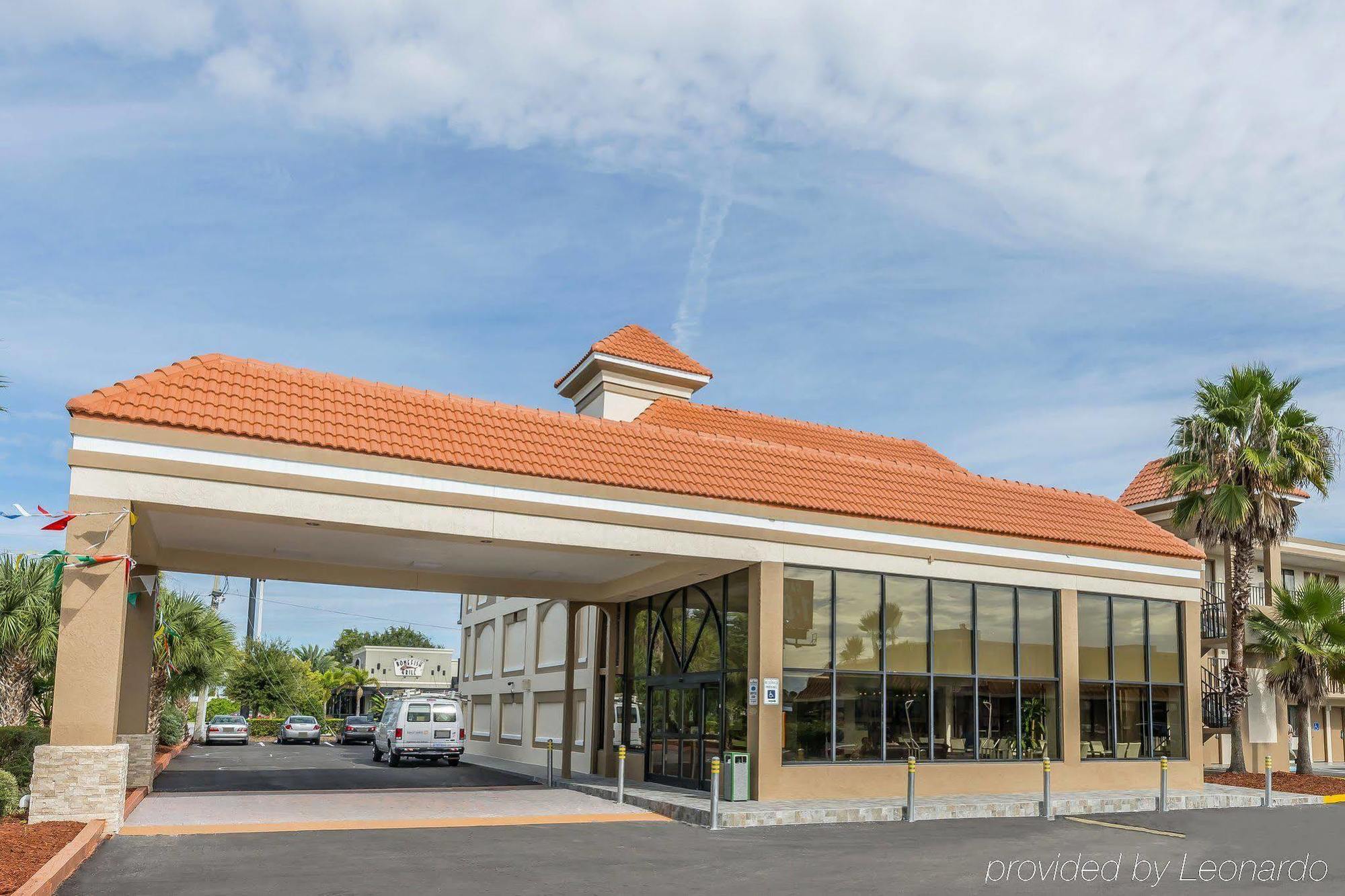 Quality Inn & Suites Kissimmee By The Lake Hotel