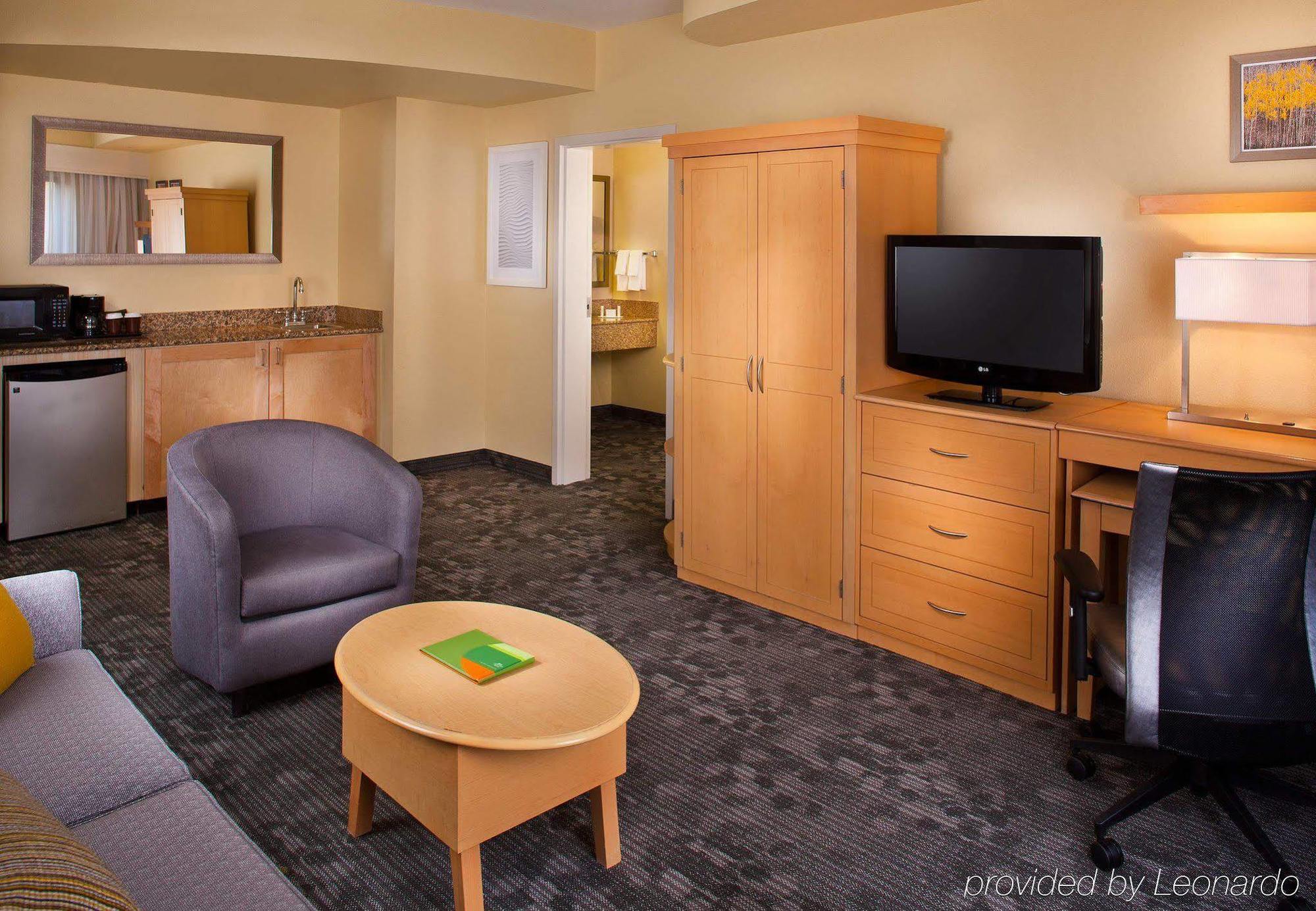 Courtyard By Marriott Sandestin At Grand Boulevard Hotel 3*