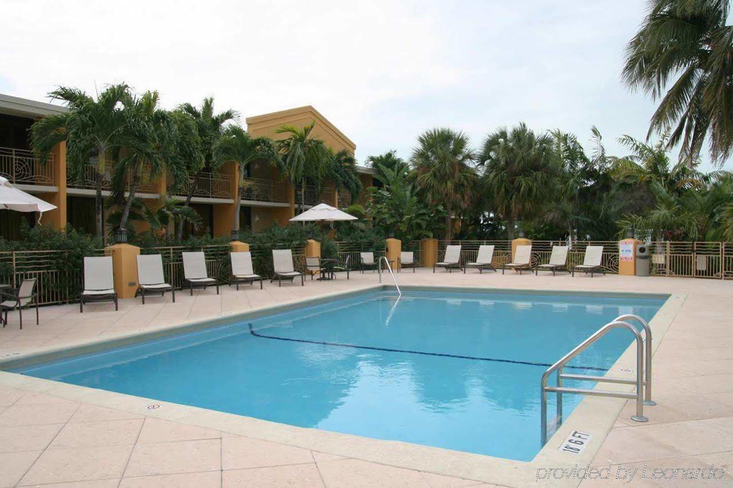 Hampton 3*