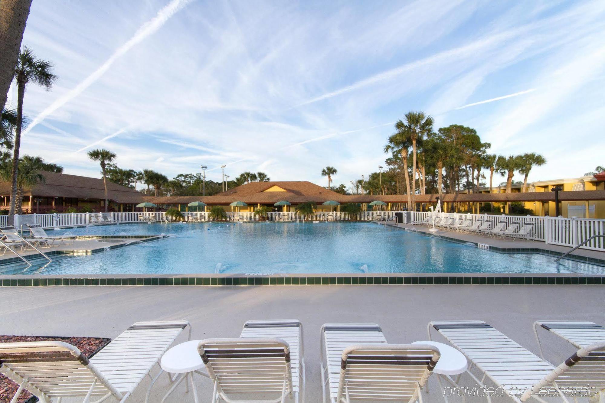 Hotel Baymont By Wyndham Daytona - Intl Speedway 3*