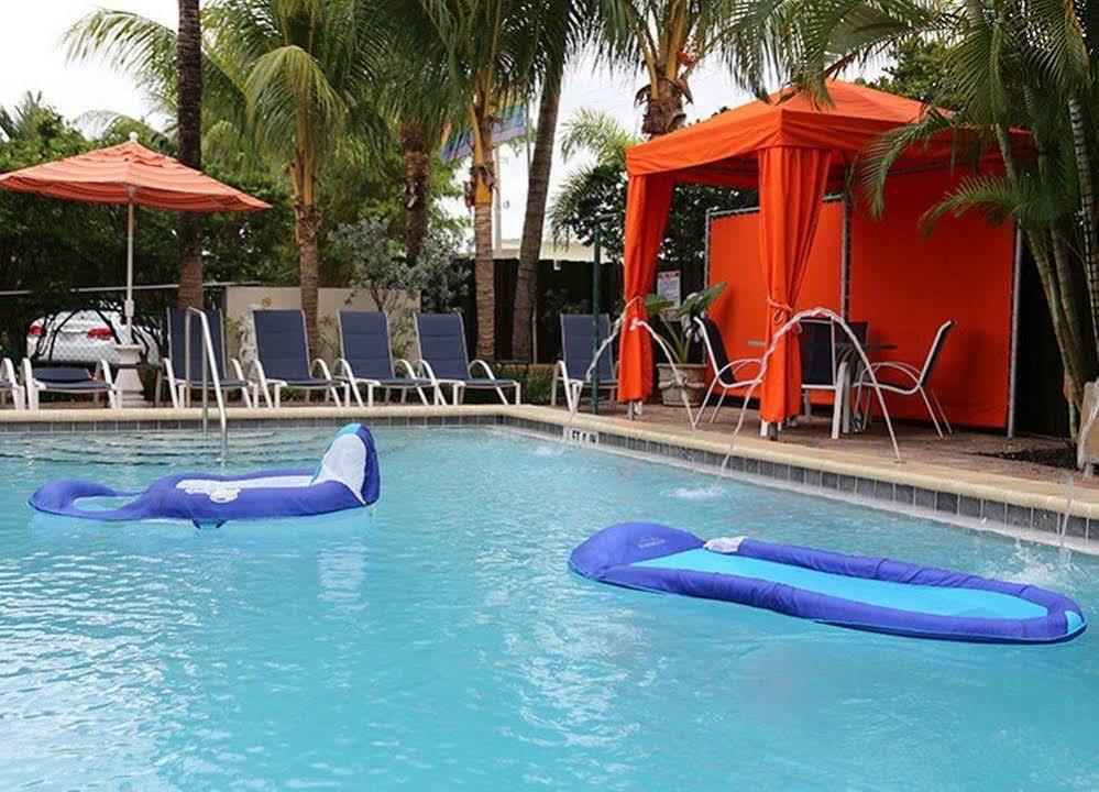 Resort The Cabanas Guesthouse & Spa - Gay Resort Catering To Gay Men
