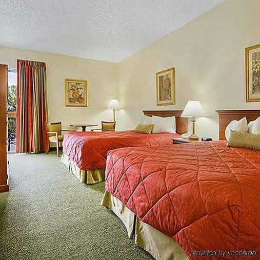 Ramada Maingate West