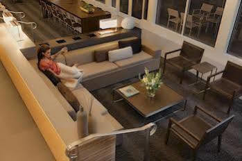 Hotel Element Miami Doral 3*