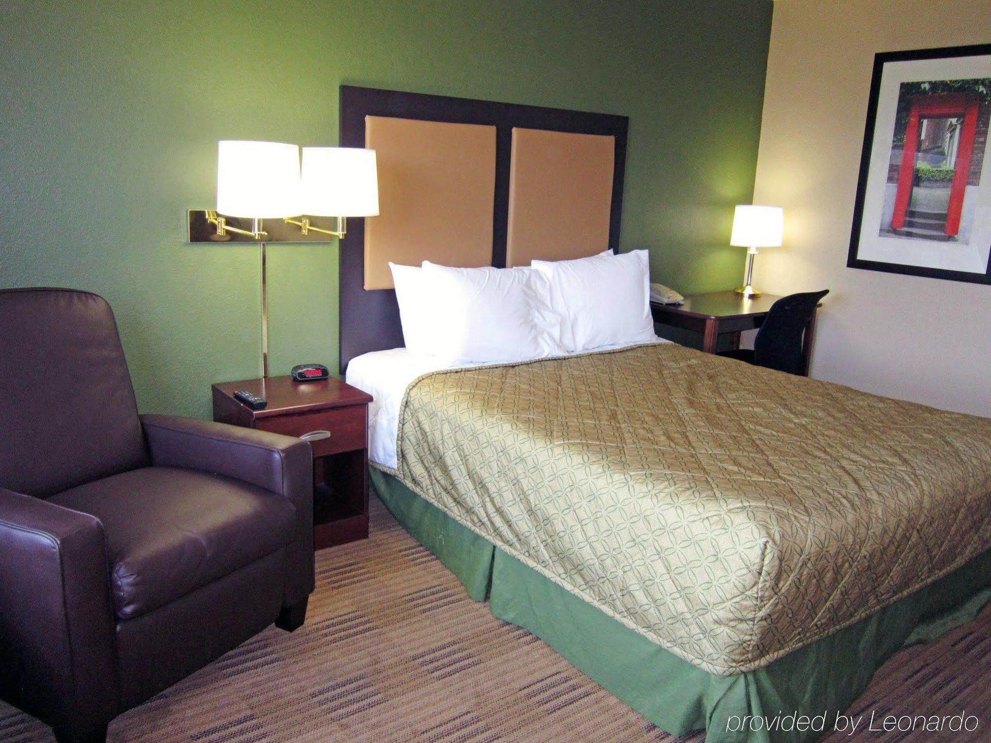 Extended America - - Airport - Spruce Street Tampa