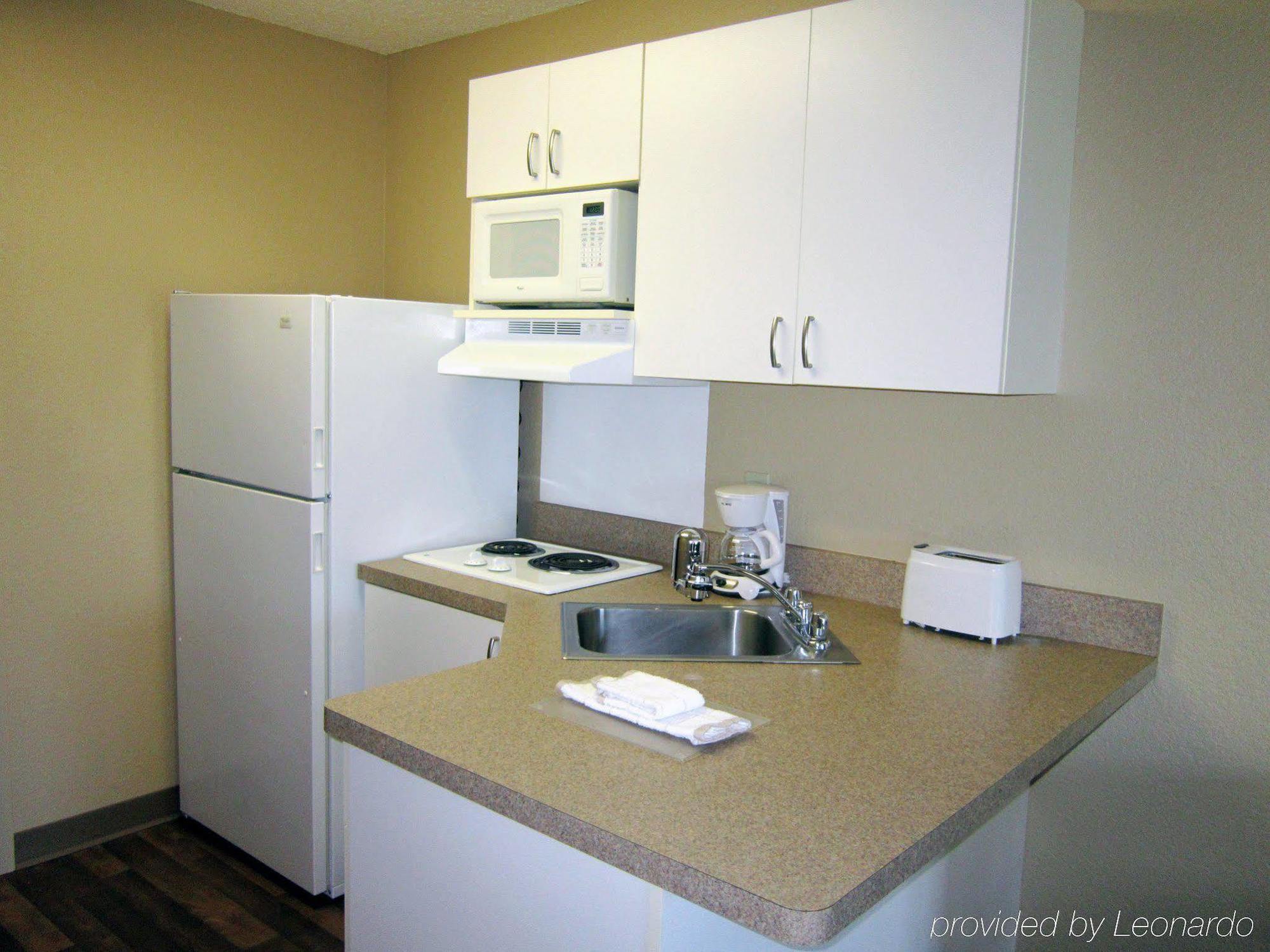 Extended America - - Airport - Spruce Street Tampa