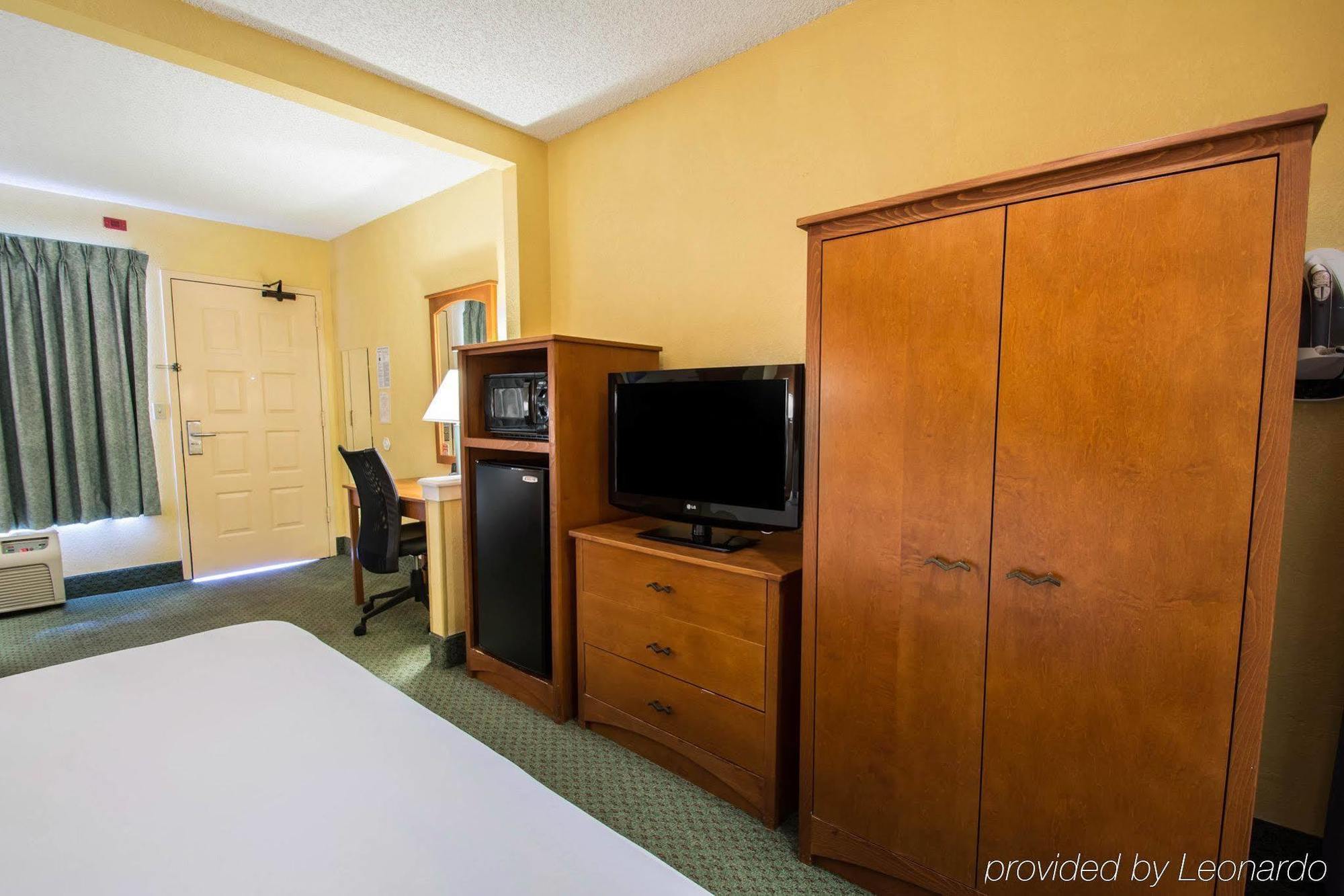 Boca Deerfield Beach; Surestay Collection By Bw Hotel 3*